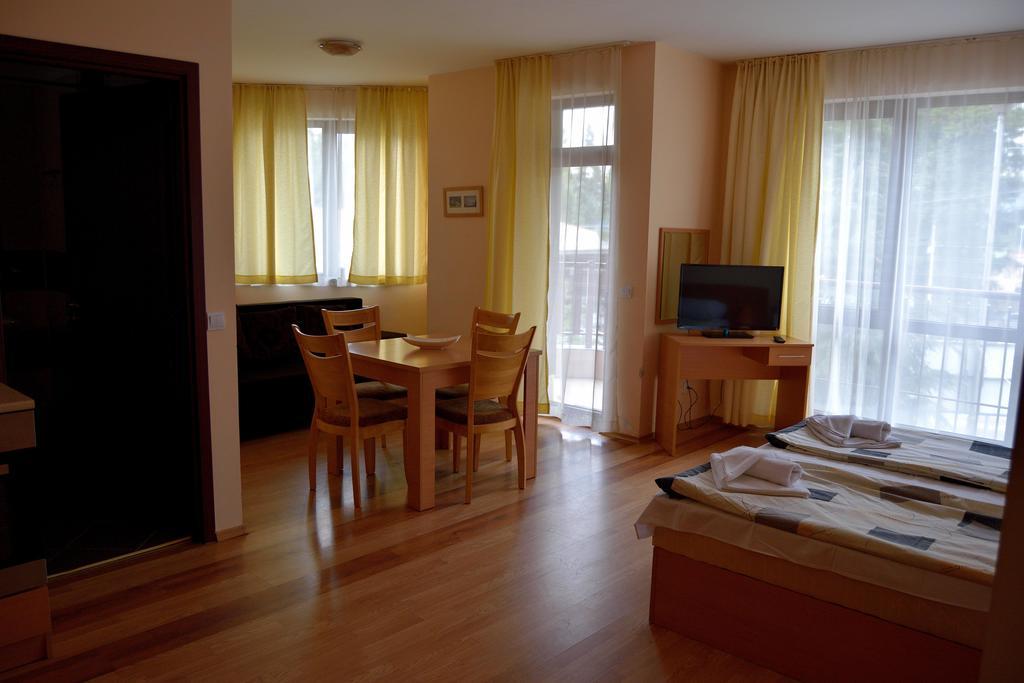 Persey Flora Apartments Borovec Szoba fotó